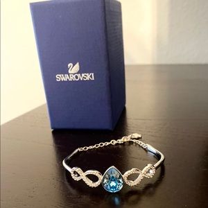 *NWT* Authentic Swarovski Crystal Bracelet
